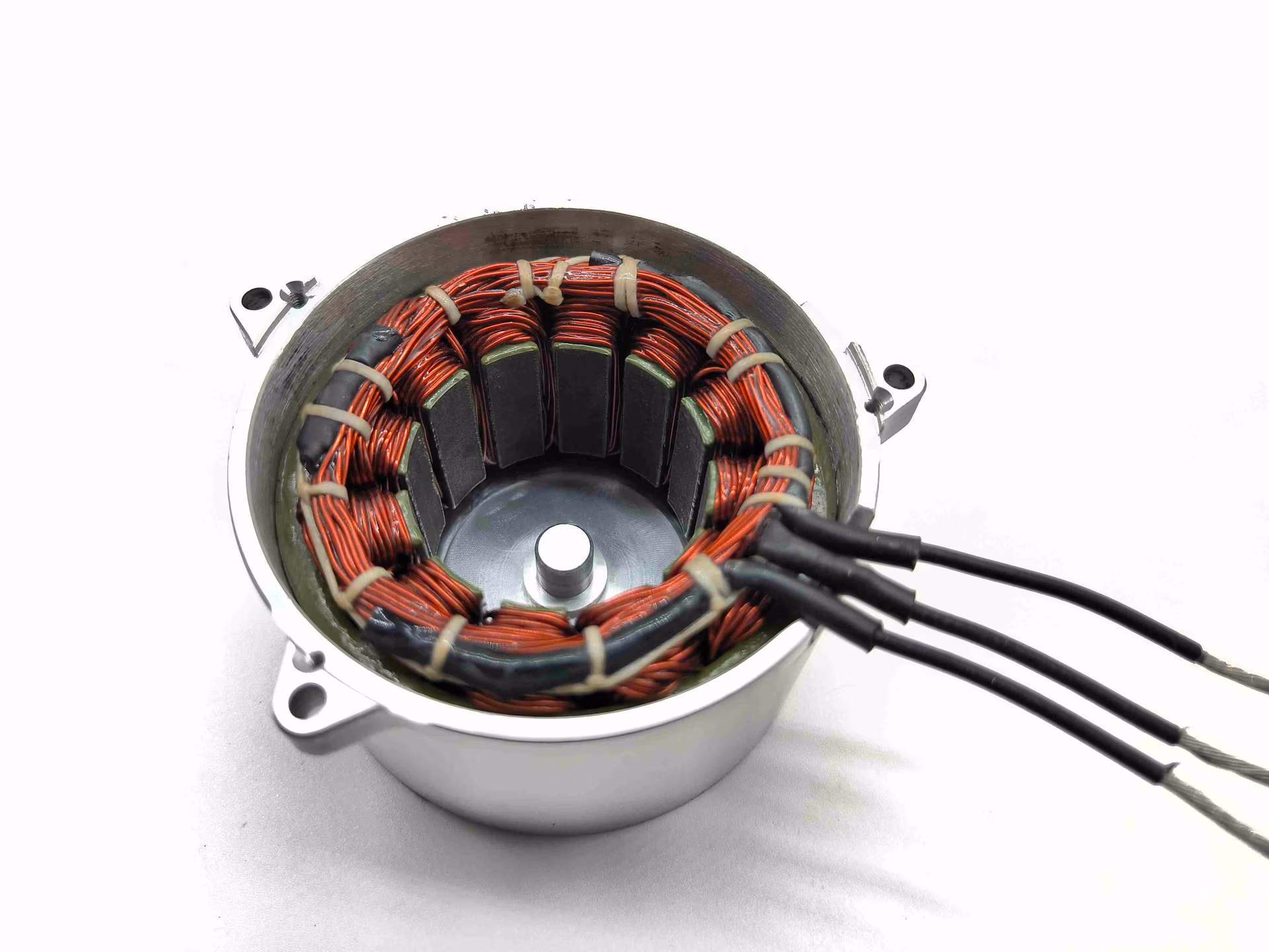 Motor core lamination structure for high efficiency motors