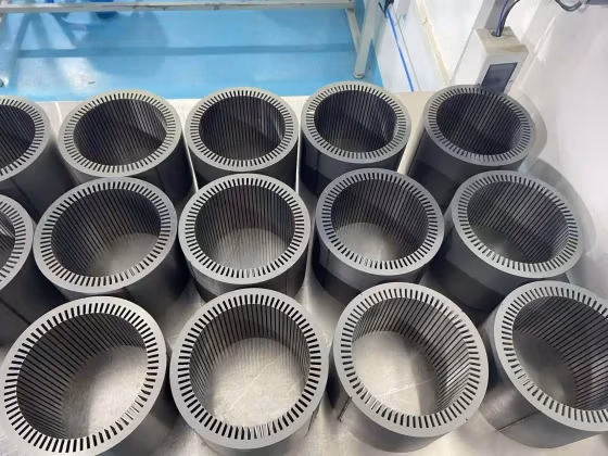 Motor core laminated structure for efficient electromagnetic performance