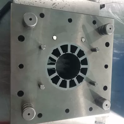 Single punch die Mold and stamping
